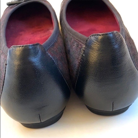 Like New Vionic Leather / Calf Hair Flats Women’s Size 9 - Picture 5 of 9